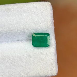 AAA Natural Zambian Emerald 0.90 Carat. 5 Step Cut Faceted Loose Stone for Ring, Fine Quality Vivid Green Zambian Emerald 6.7x5.3x3.3MM