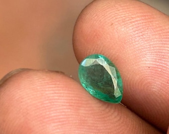 Émeraude Naturelle De Zambie 0,65 Ct - Coupe Ovale, Clarté SI1, Vert Superbe, Neuf Sans Boîte
