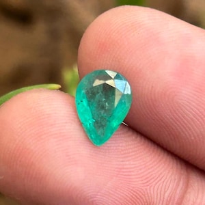 Émeraude Naturelle Zambie 0.78 Ct - Coupe Poire - Clarté SI1 - Vert - Neuf Sans Emballage