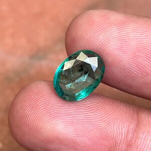 Gecertificeerde natuurlijke Zambiaanse smaragd 3,2 karaat. Topkwaliteit levendige groene smaragd 11,8 x 8,8 x 3,9 mm, onverwarmde smaragdsteen voor sieraden