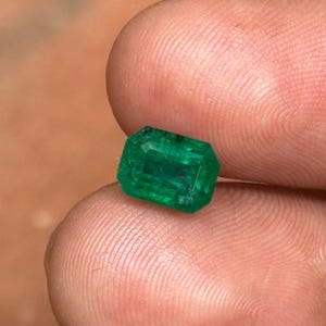 AAA Natural Zambian Emerald 2.05 Carat.5 Step Cut Faceted Loose Stone for Ring, Fine Quality Vivid Green Zambian Emerald 8x6x5MM