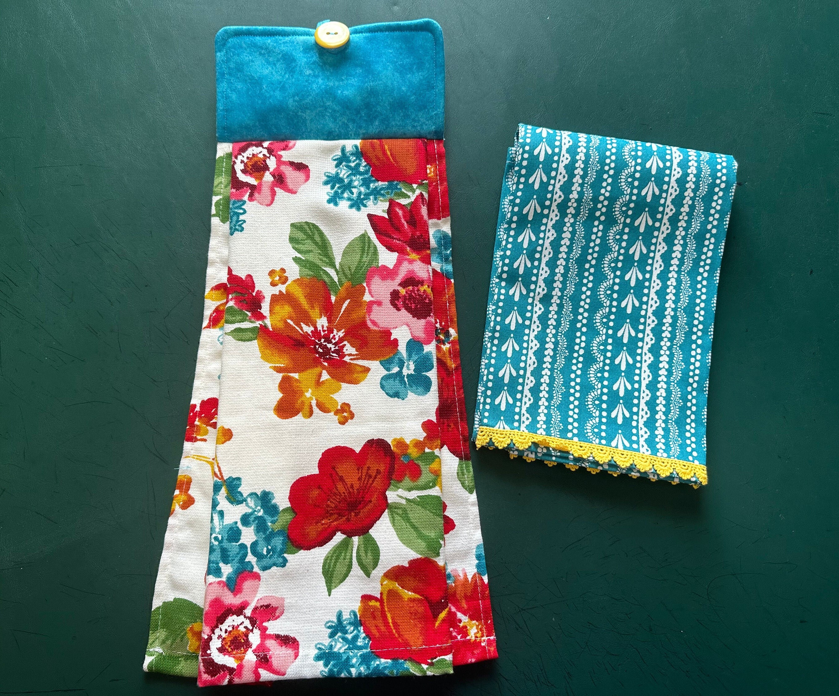 The Pioneer Woman Sweet Rose Kitchen Towel, Oven Mitt, and Pot