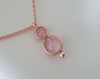 Collar de oro rosa con cuarzo rosa / Cadena de oro rosa de 45 cm / Cristal de piedra preciosa natural para relaciones / Collar minimalista de piedras preciosas de cristal