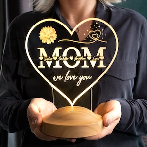 Custom Family Name Night Light for Mom - Personalized Heart Night Light - Mom Acrylic Led Sign - Custom 3D Desk Accessories - Gift for Mom