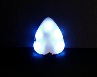 MagicPick, guitar plectrum / pick with LED lights and metronome / various light colours: green red and blue