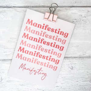 Impression mignonne A6 | Citation « Manifesting » pour mur et bureau | Carte postale de typographie