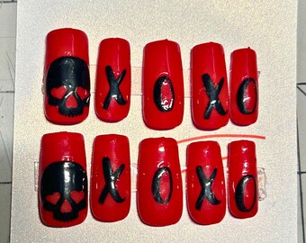 Roter Schädel XOXO Presse auf den Nägeln