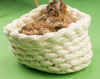 Chunky Woven Round Pet Bed For Cats