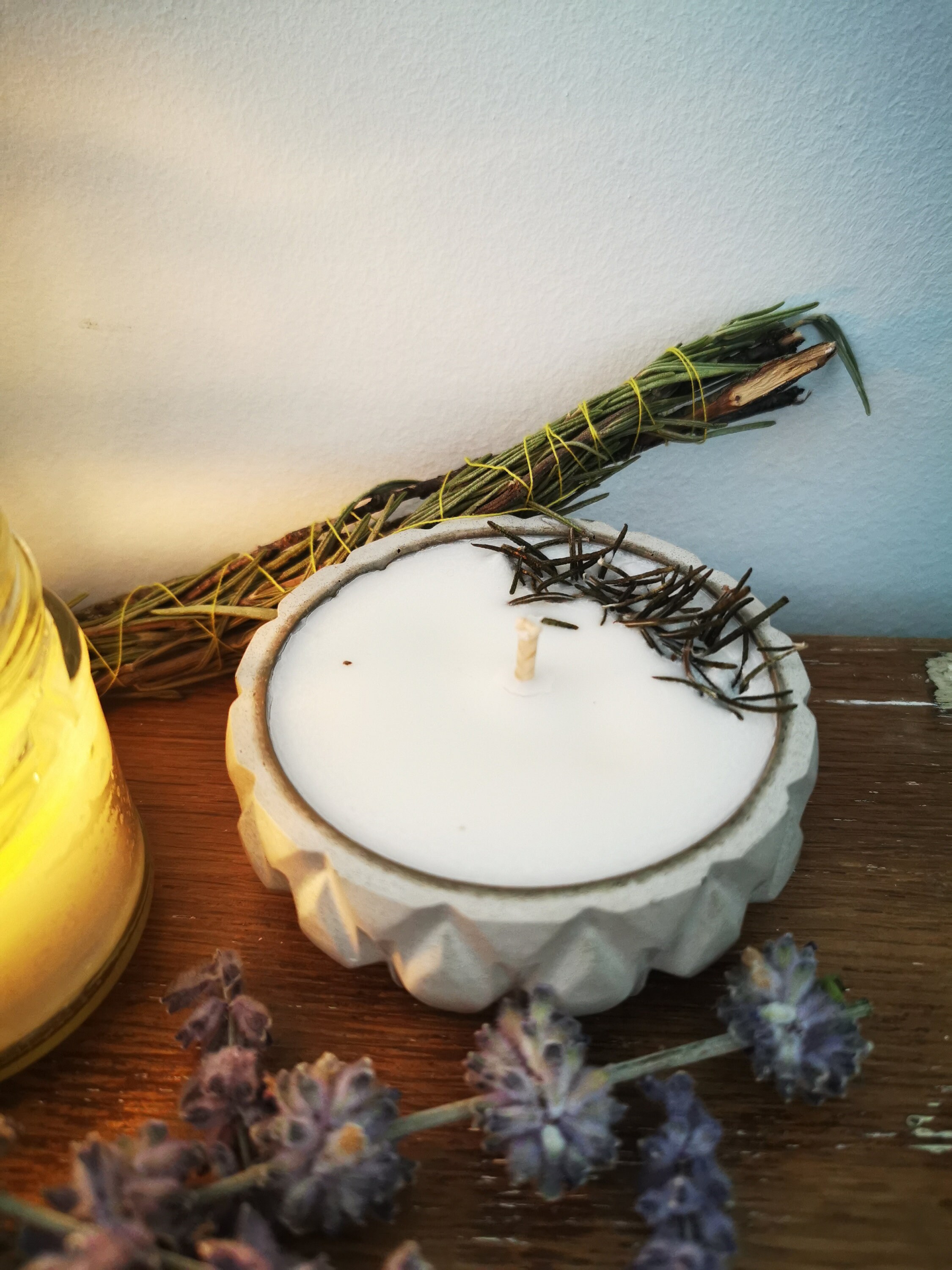 Les Vertus Magiques de La Bougie Au Romarin