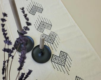 Camino de mesa de lino estampado a mano: mantel rústico para comedor