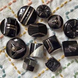 Lotsamling 12 svarta glas silverglans Art Deco-knappar