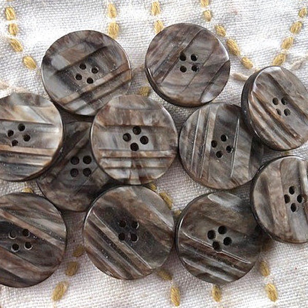 Set 11 small carved marbled broun galalith buttons 1930's 1940's