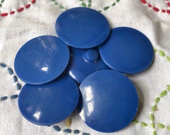 Set van 6 platte felblauwe hard plastic knopen jaren 30