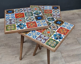 Couchtisch mit Keramikfliesenplatte Holztisch Handgemachter schrulliger Beistelltisch Beistelltisch Nachttisch Nisttisch Wohnkultur Tischständer Geschenke