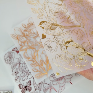 Lot de 2 papiers vélin, 15 x 15 cm, papier calque Nature Design, semi-translucide, scrapbooking, fabrication de cartes, floral/oiseau/papillon, lot de 2 (18 carats)
