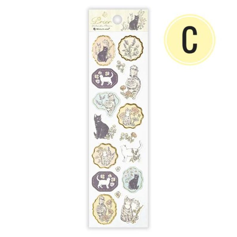 Op de afbeelding: Een vel decoratieve stickers met kattenillustraties in verschillende poses, omringd door bloemen- en botanische ontwerpen. De stickers hebben een vintage esthetiek met zachte pastelkleuren en gouden accenten.