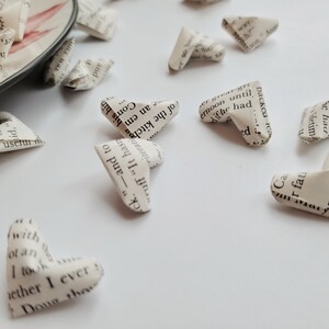 Page du livre, coeurs en origami, confettis en papier recyclé 3D, décoration de mariage sur le thème du livre littéraire, dispersion de table pour anniversaire de la Saint-Valentin