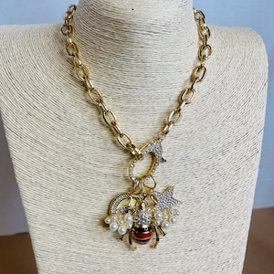 Rhinestone Queen Bee Charm Necklace Set