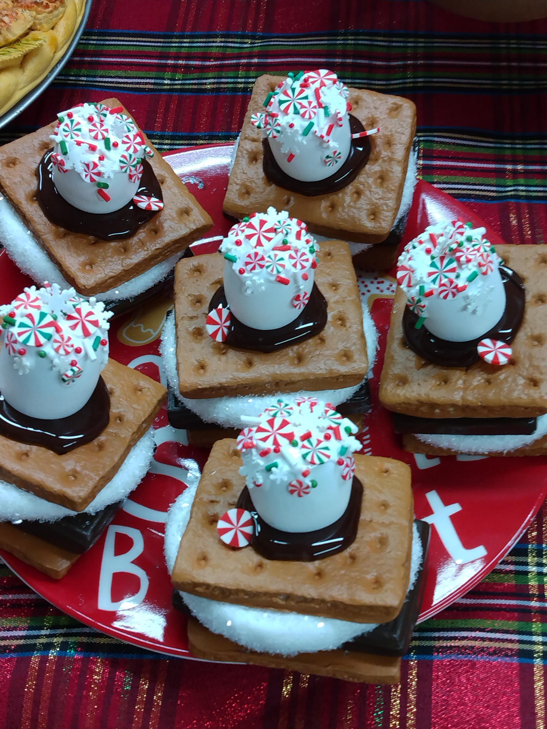 Christmas Crackers With Chocolate