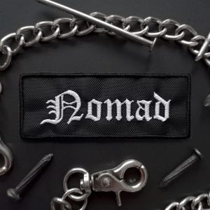 Toppa ricamata Nomad - Nomade, Vagabondo, Viaggiatore, Strada, Cavaliere, Misantropo, Antisociale, Anarchico, Ribelle - Toppa da cucire