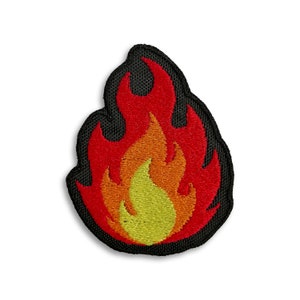 Könnte beinhalten: Ein gestickter Flammen-Patch in Rot und Gelb auf schwarzem Hintergrund.