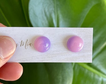 Pendientes de resina morada
