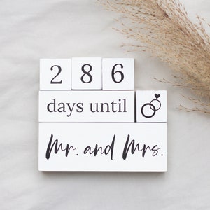365 Countdown Blocks, Wedding Day Countdown Calendar, Bride to Be Gifts, Engagement Gifts for Couples, Mr and Mrs Wooden Wedding Sign