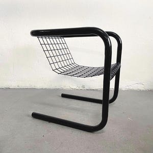 ヴィンテージ デンマーク ミッドセンチュリー モダニスト バウハウス スタイル デザイン 1970 年代 1980 年代 カンチレバー メタル チェア、ラウンジ チェア、メッシュ メタル シート