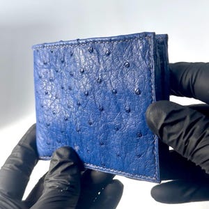 Cartera plegable para hombre de piel de avestruz auténtica azul, de lujo, de piel exótica, cosida a mano. Hecha a mano en EE. UU.