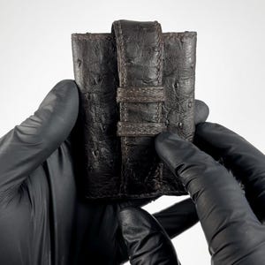 Billetera micro de avestruz, tarjetero de avestruz marrón, billetera delgada, personalizada, hecha a mano, regalos para él, idea de regalo única, tarjetero de cuero de lujo,