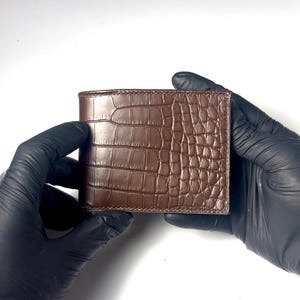 Cartera plegable de piel de cocodrilo auténtica de color marrón chocolate, billetera de piel de cocodrilo, billeteras para él, billetera exótica de lujo cosida a mano, hecha a mano en EE. UU.