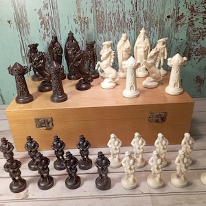 Vintage Medieval Figures Chess Set In Wood Box 10cm King Weighted Felted 1970s