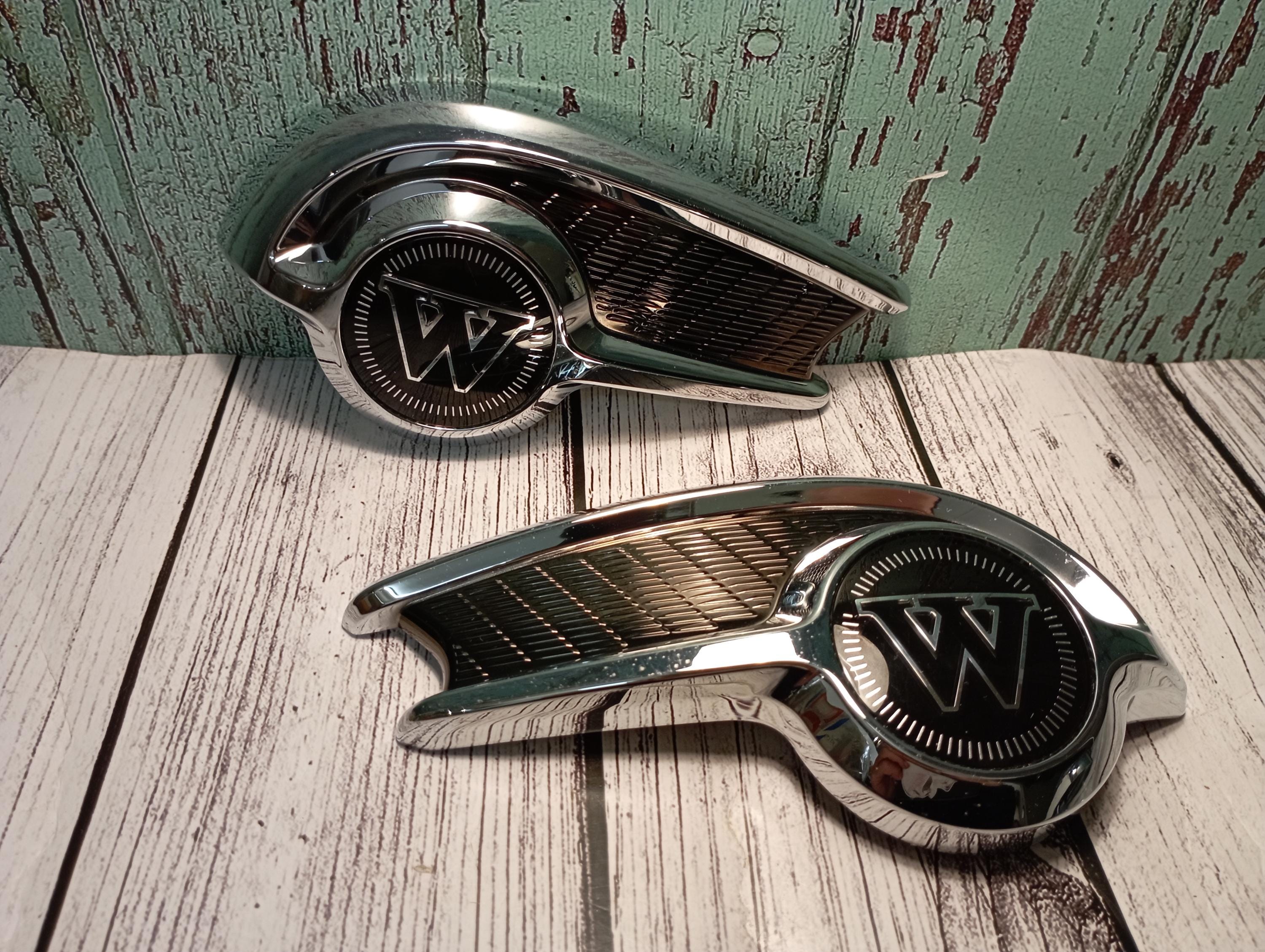 Kawasaki W650(1999)タンク　エンブレム、パット、コック、キー付 KAWASAKI W650 Genuine Right and Left Tank Emblem Badges Very Good