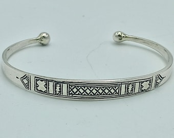 Tuareg-Armbänder, marokkanisches Tuareg-Armband mit ethnischer Tuareg-Gravur in 925er Silber, einzigartiger Schmuck, handgefertigte Armbänder