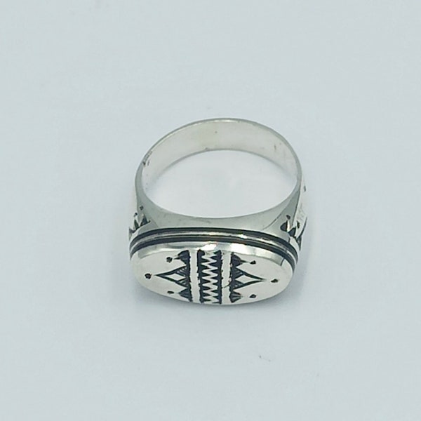 Ethnique Bague Touareg, Bohème et Hippie en Argent Sterling 925 gravée et bois noir précieux, fait main pour homme.