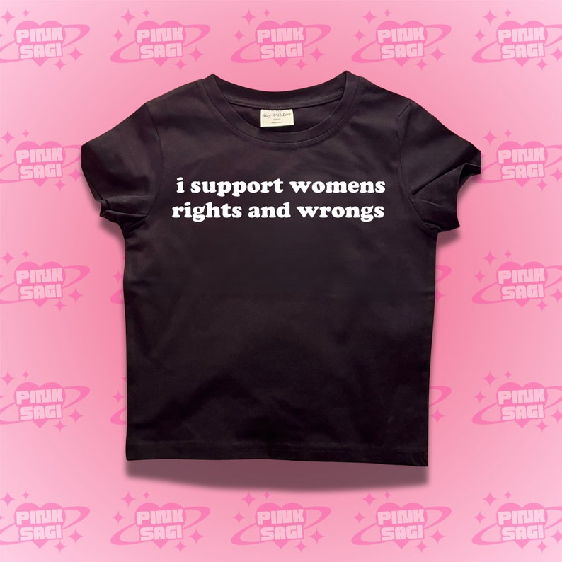Puede incluir: Camiseta negra con texto blanco que dice "i support womens rights and wrongs".