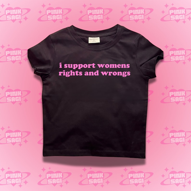 Puede incluir: Camiseta negra con texto rosa que dice "i support womens rights and wrongs".