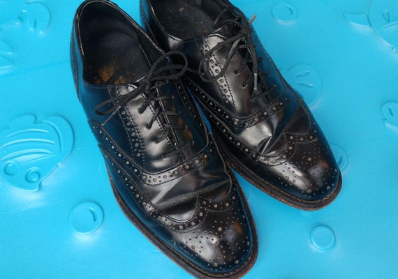 Vintage Leather Wingtip Shoes - Size 8D