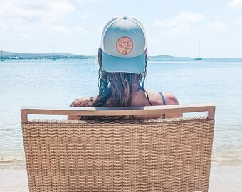 Czapka trucker w kolorze szałwiowej zieleni, czapka z naszywką ze skóry, kapelusz plażowy, kapelusz Lake Life, neutralna estetyczna czapka trucker, prezent dla miłośnika oceanu