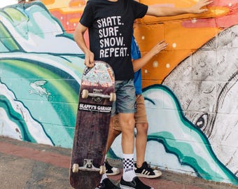 Koszulka Skate Surf Snow Repeat – koszulka dla chłopców skaterów
