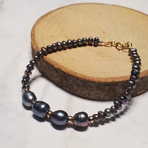Natural Freshwater Baroque Pearl bracelet, Freshwater nugget Pearl bracelet, 14k gold filled bracelet, Stacking bracelet, Gift for Women