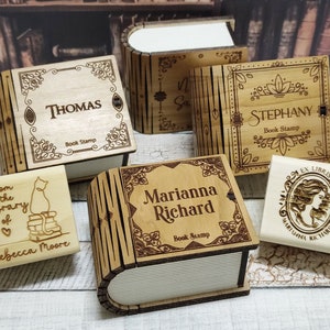Tampon Ex Libris avec boîte-cadeau en bois | Tampon de bibliothèque personnalisé | Tampon pour ex-libris personnalisé | Cadeau pour les amateurs de lecture | Boîte en bois
