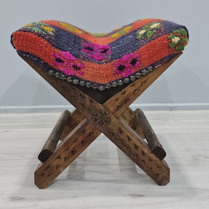Tabouret turc coloré, tabouret bohème, tabouret kilim, chaise ottomane, décoration orientale, chaise tapis, décoration antique, chaise vintage, chaise d&#39;échecs,