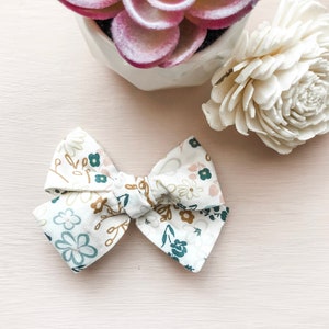 Floral Baby Bow, Hair Bows for Baby Girl, Newborn Bows, Baby Hair Bow, Baby Girl Headband, Toddler Bow, Infant Headbands