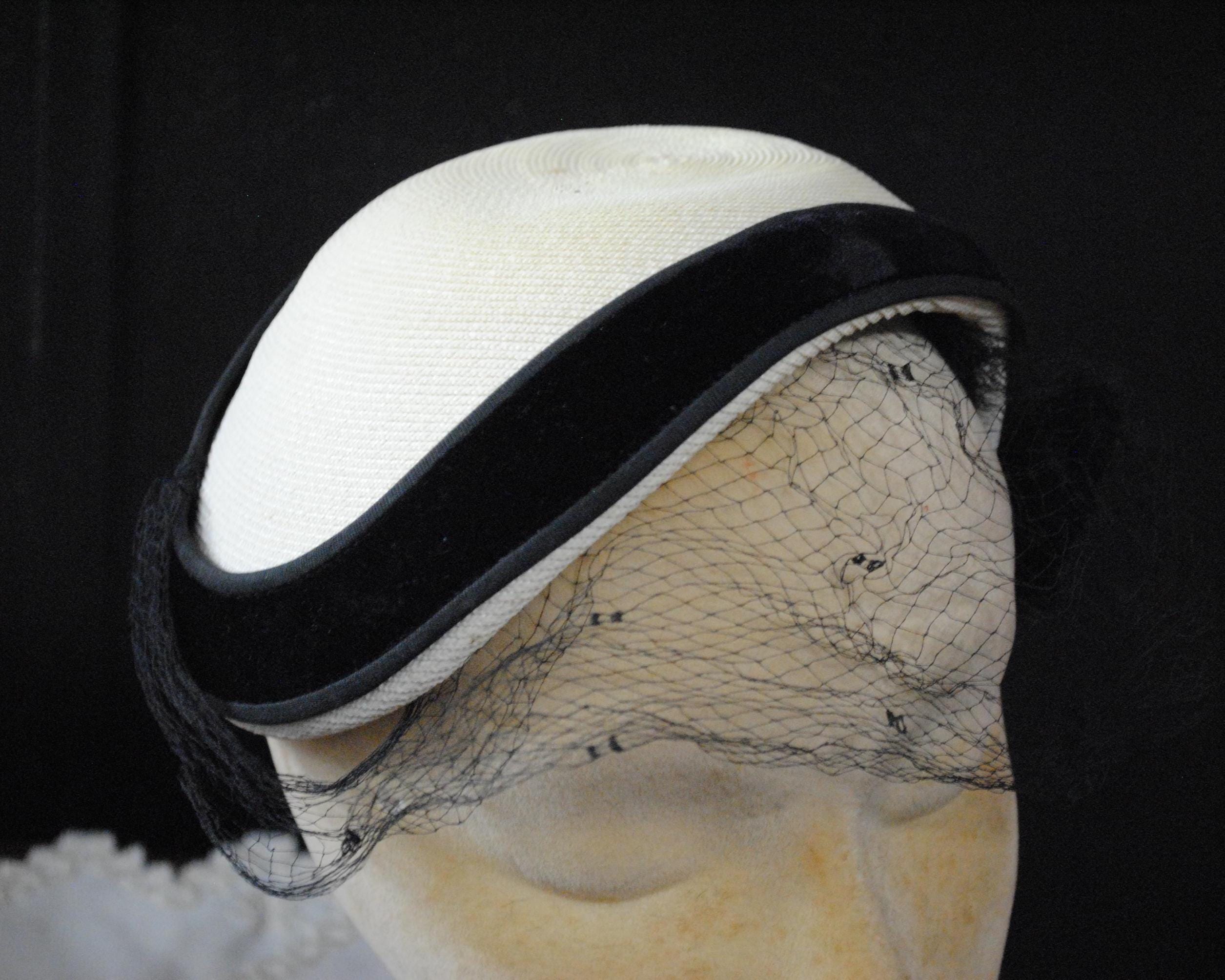 Vintage 1950s Lazarus Beige Straw Hat with Black Velvet Trim & Bow with Net Veil Vintage 1950s Lazarus Beige Straw Hat With Black Velvet Trim  main image 4