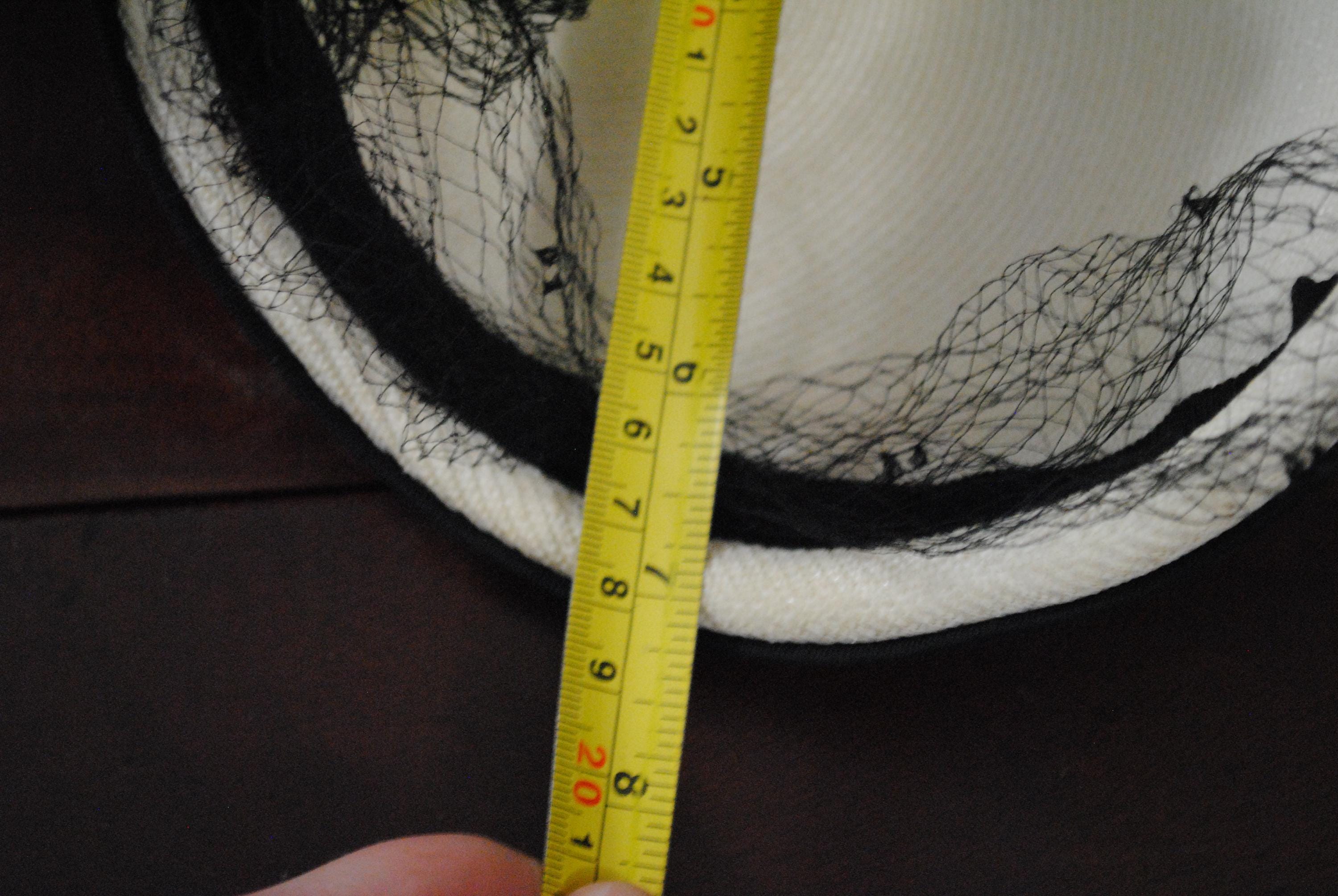Vintage 1950s Lazarus Beige Straw Hat With Black Velvet Trim  display picture 3