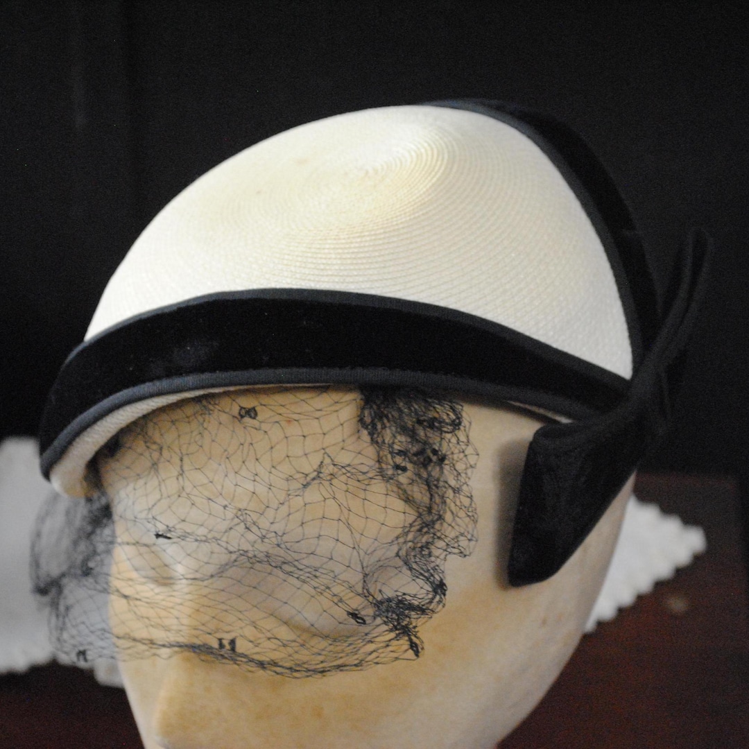 Vintage 1950s Lazarus Beige Straw Hat With Black Velvet Trim  display picture 3
