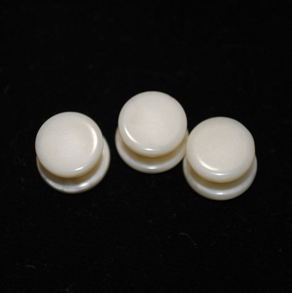 Vintage/Antique Set of 3 Pearlescent Round Shirt … - image 5