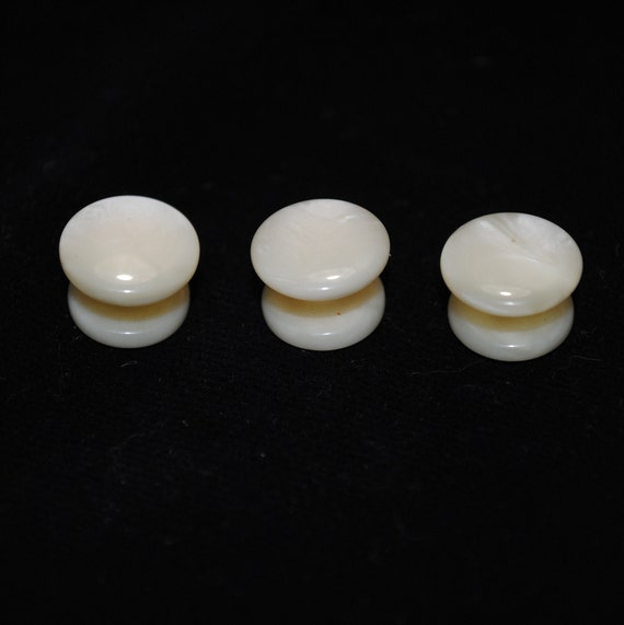 Vintage/Antique Set of 3 Pearlescent Round Shirt … - image 3