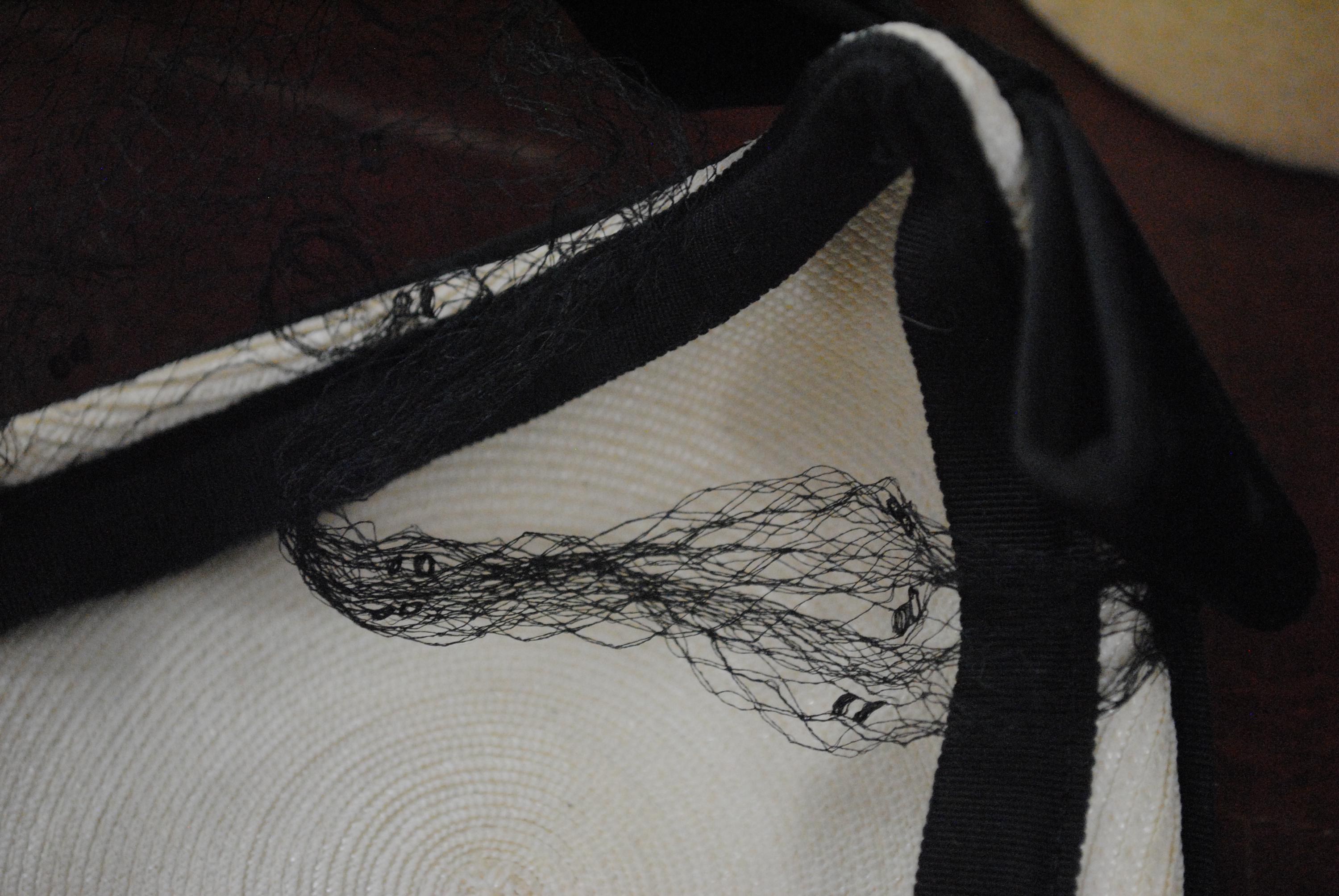 Vintage 1950s Lazarus Beige Straw Hat with Black Velvet Trim & Bow with Net Veil Vintage 1950s Lazarus Beige Straw Hat With Black Velvet Trim  main image 2